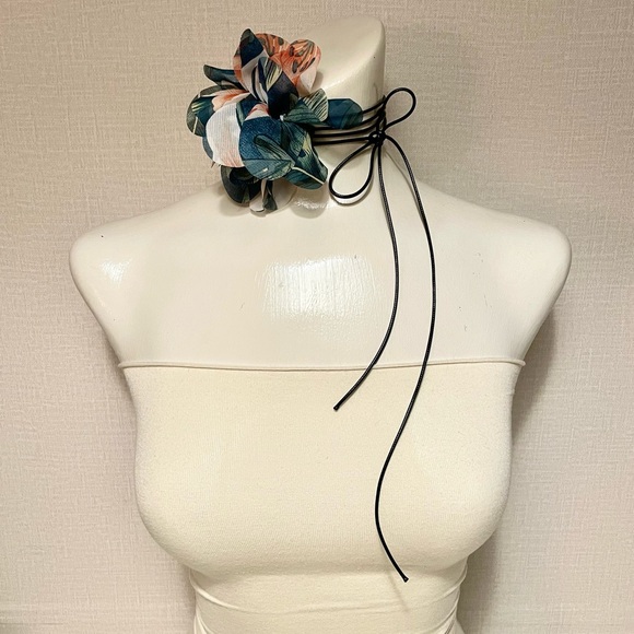 Semi Sheer Tropical Print Fabric Flower Choker with Long Leatherette Cor… - Picture 3 of 5